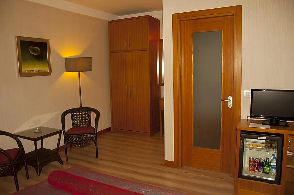 Island Hotel Istanbul 2*,